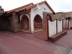 2 Bedroom House in Tshepiso