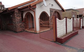 2 Bedroom House in Tshepiso