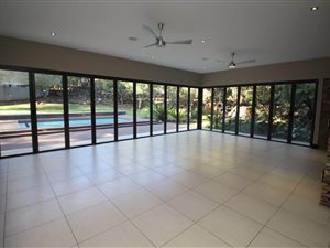 5 Bed House in Silver Lakes Golf Estate