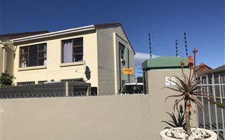 2 Bedroom Apartment in Tableview