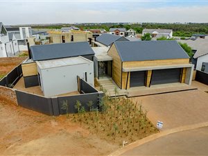 4 Bed House in Midstream Ridge Estate