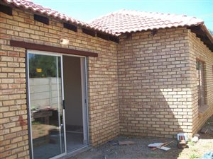 2 Bed Townhouse in Randpoort