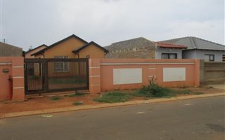 2 Bedroom House in Bram Fisherville