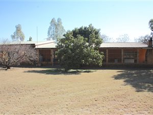 2 ha Farm in Brits