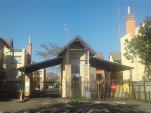 3 Bed Flat in Clubview