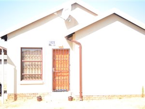 2 Bed House in Blue Hills