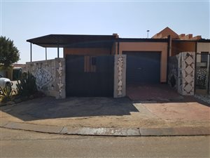 3 Bed House in Protea North