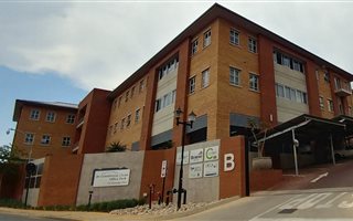 104 m² Office Space in Irene