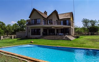 4 Bedroom House in Leeuwfontein