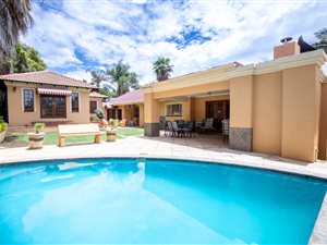 4 Bed House in Waterkloof Glen