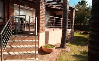 4 Bedroom House in Die Heuwel