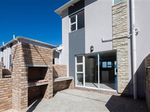 2 Bed Duplex in Fairview