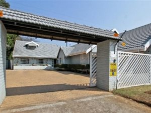 5 Bed House in Lakefield