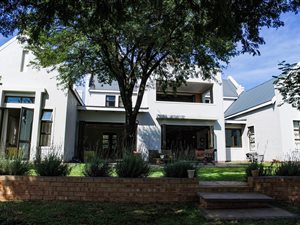 4 Bed House in Boschkop
