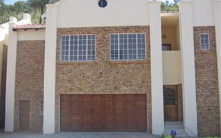 3 Bedroom Townhouse in Azaleapark
