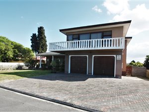4 Bed House in Oakdene