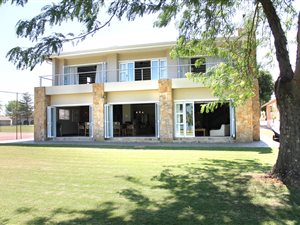 5 Bed House in Lochvaal