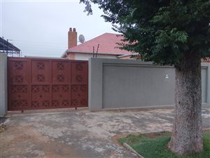 8 Bed House in Kenilworth