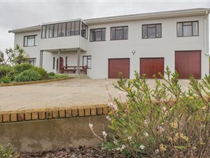 5 Bed House in Dana Bay