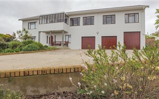 5 Bedroom House in Dana Bay