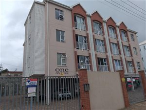 Bachelor apartment in Grahamstown Central