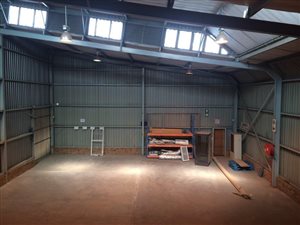 400 m² Industrial space in Benrose
