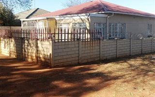 3 Bedroom House in Roodepoort North