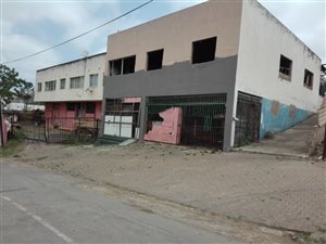 Commercial space in Clare Estate