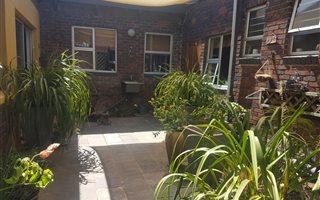 1 Bedroom House in Constantia Kloof