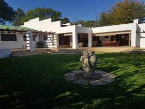 6 Bed House in Chartwell