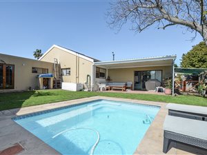 3 Bed House in Duynefontein