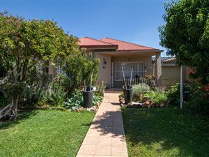 3 Bed House in La Rochelle