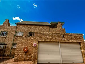 3 Bedroom House in Die Hoewes