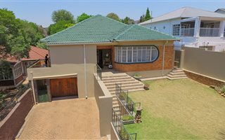 4 Bedroom House in Kensington