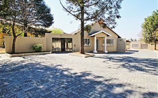 410 m² Office Space in Kensington B