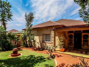 5 Bed House in Malvern East