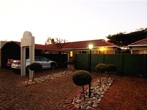 3 Bedroom Townhouse in Doornpoort and surrounds