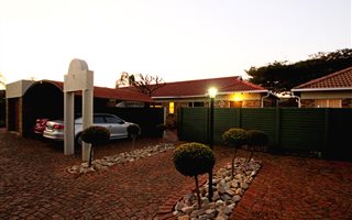 3 Bedroom Townhouse in Doornpoort and surrounds