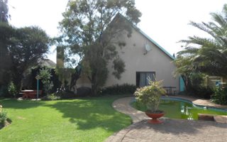 2 ha Farm with House in Mooilande