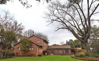 5 Bedroom House in Melrose