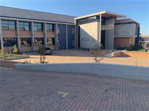 135 m² Commercial space in Tijger Valley and surrounds