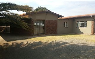 945 m² Office Space in Vanderbijlpark Central