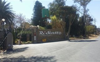 1 ha Land available in Carlswald Estate