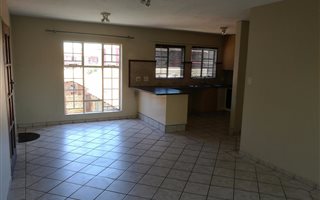 2 Bedroom Flat in Die Hoewes