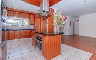 6 Bedroom House in Norkem Park