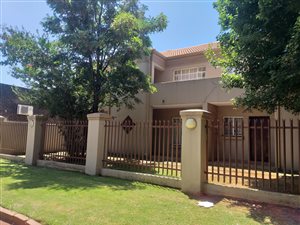 12 Bed Apartment in Delmas