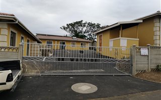 3 Bedroom Simplex in Caneside