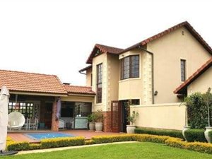 3 Bed Duplex in Clifton Hill Estate