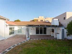 3 Bedroom House in Bloubergrant