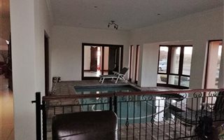 6 Bedroom House in Pebble Rock